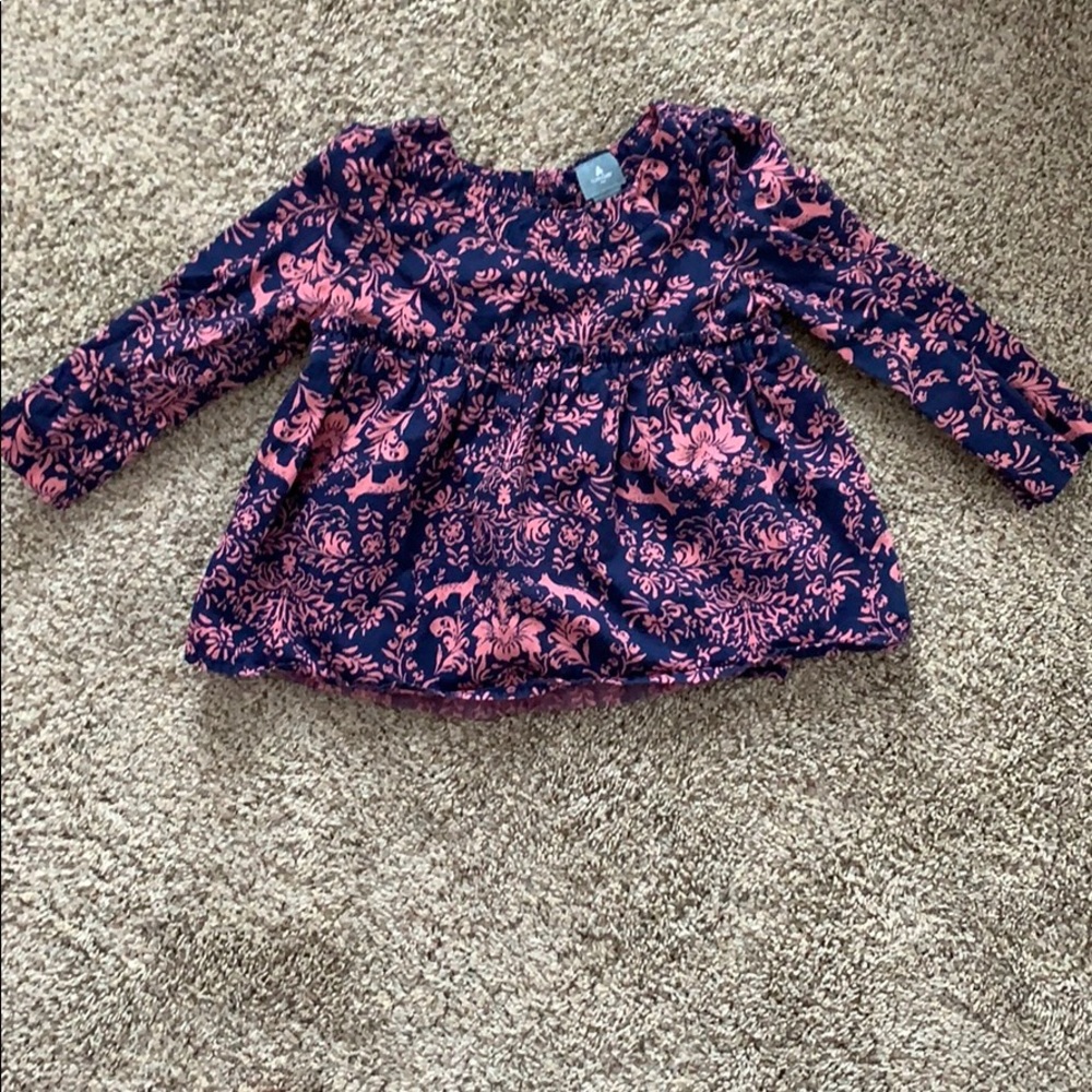 Cute poplin top.